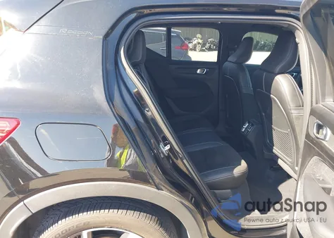 2019 Volvo Xc40 T4 R-Design z USA, uszkodzony, nr VIN YV4AC2HM0K2057933